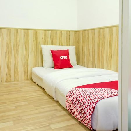 Oyo 90028 Ragula Hotel Johor Bahru Exteriör bild