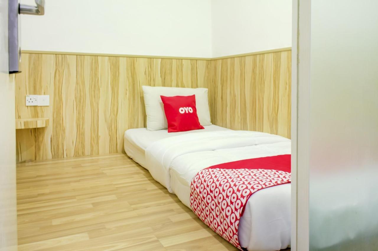Oyo 90028 Ragula Hotel Johor Bahru Exteriör bild