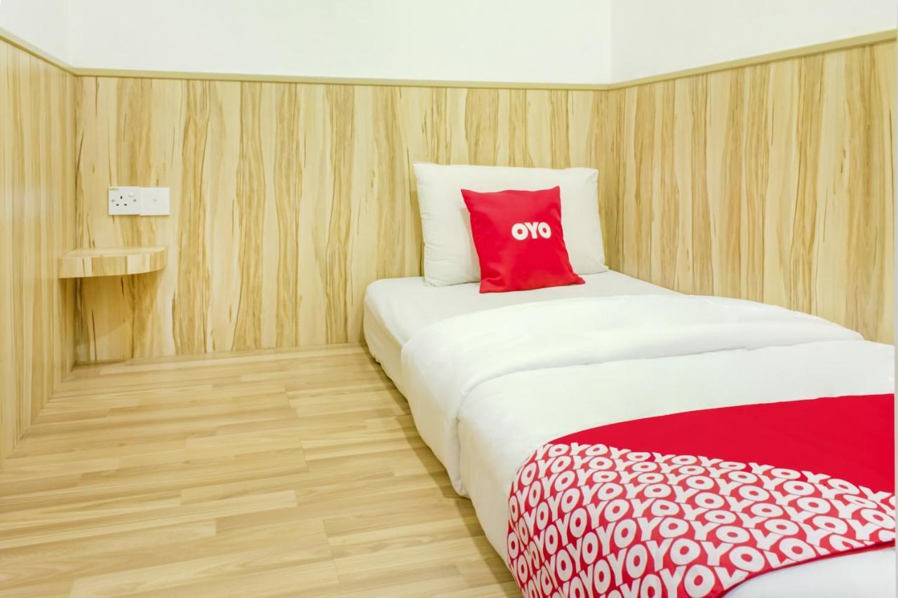 Oyo 90028 Ragula Hotel Johor Bahru Exteriör bild