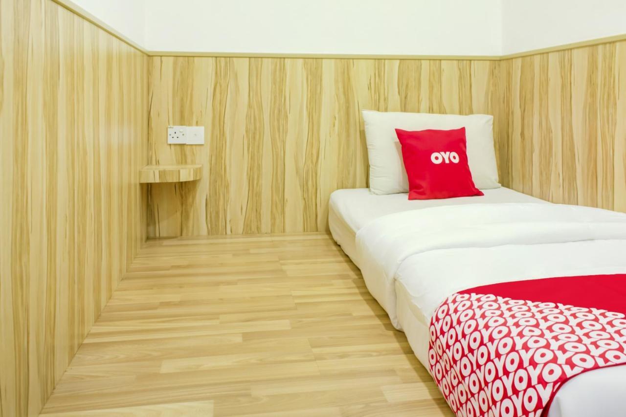 Oyo 90028 Ragula Hotel Johor Bahru Exteriör bild